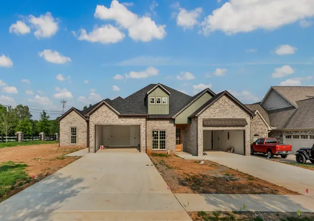 Photo 2 of Townhouse for sale at 1101 Veridian Dr, Clarksville, TN 37043 | MLS# 3170065 | Listing updated on 2026-08-13