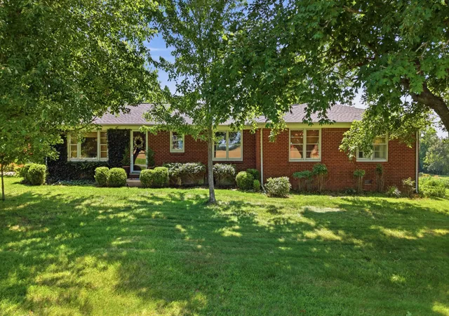 Homes for sale in Cross Plains, TN | 5039 Somerville Rd, Cross Plains, TN 37049 | MLS# 3245915