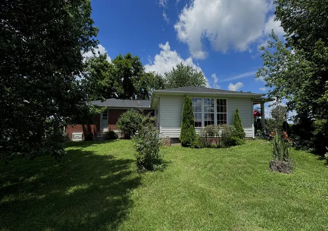 Homes for sale in Cross Plains, TN | 5039 Somerville Rd, Cross Plains, TN 37049 | MLS# 3245915