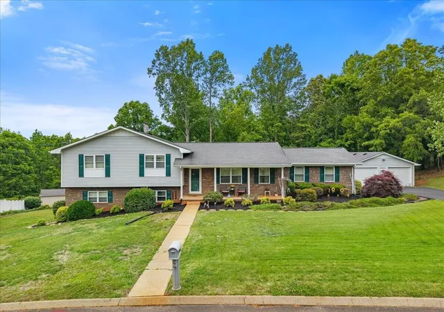 Homes for sale in Etowah, TN | 1107 Brentwood Dr, Etowah, TN 37331 | MLS# 3191907