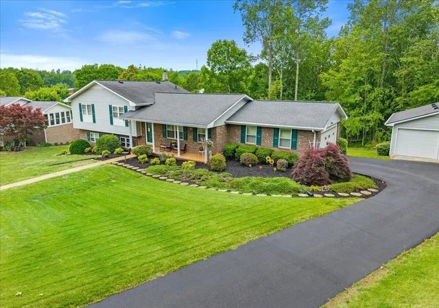 Homes for sale in Etowah, TN | 1107 Brentwood Dr, Etowah, TN 37331 | MLS# 3191907