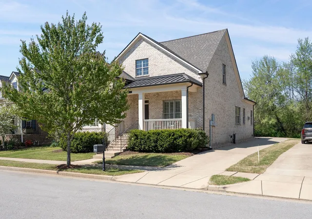Photo 3 of Single family home for sale at 804 Charming Ct, Franklin, TN 37064 | MLS# 3170705 | Listing updated on 2026-10-08