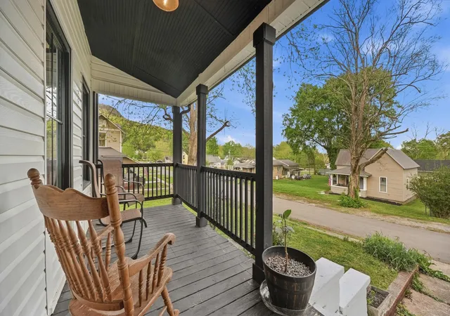 Homes for sale in South Pittsburg, TN | 306 Pine Avenue, South Pittsburg, TN 37380 | MLS# 3170527
