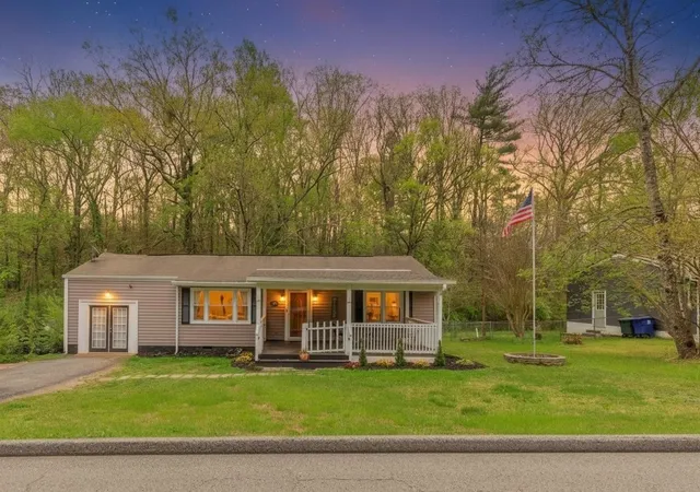 Photo 2 of Single family home for sale at 3718 Thrushwood Dr, Chattanooga, TN 37415 | MLS# 3336923 | Listing updated on 2026-08-07
