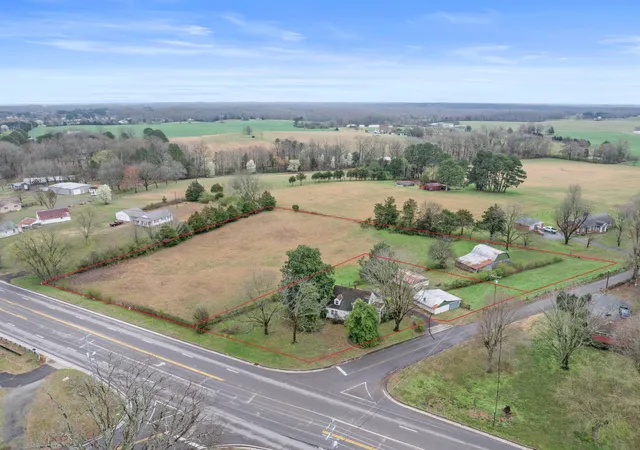 Homes for sale in Loretto, TN | 456 S Military St, Loretto, TN 38469 | MLS# 3170942