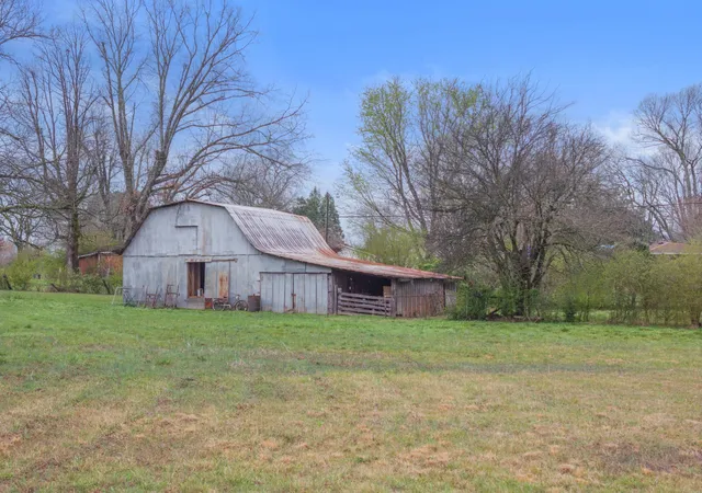 Homes for sale in Loretto, TN | 456 S Military St, Loretto, TN 38469 | MLS# 3170942