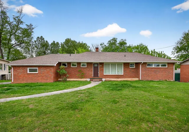 Photo 2 of Single family home for sale at 407 Sunset Dr, Mc Minnville, TN 37110 | MLS# 3171022 | Listing updated on 2026-09-24