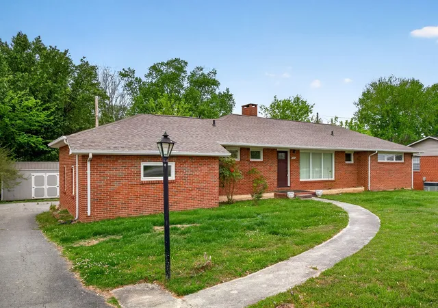 Photo 3 of Single family home for sale at 407 Sunset Dr, Mc Minnville, TN 37110 | MLS# 3171022 | Listing updated on 2026-09-24