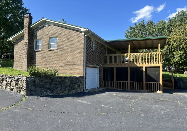 Photo 2 of Single family home for sale at 904 Cheairs Cir, Columbia, TN 38401 | MLS# 3171141 | Listing updated on 2026-05-18