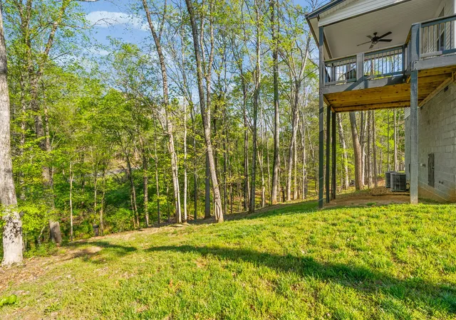 Photo 3 of Single family home for sale at 589 Briarwood Dr, Clarksville, TN 37040 | MLS# 3172716 | Listing updated on 2026-10-08