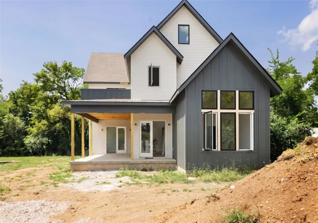 Photo 3 of Single family home for sale at 2310 Riverside Dr, Nashville, TN 37216 | MLS# 3171283 | Listing updated on 2026-08-26