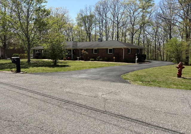 Homes for sale in Waverly, TN | 130 Cedar Hill Dr, Waverly, TN 37185 | MLS# 3171521