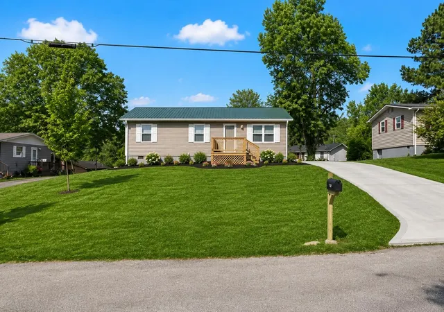 1st image of 400 N Iowa Avenue, Etowah, TN 37331 | MLS# 3223270