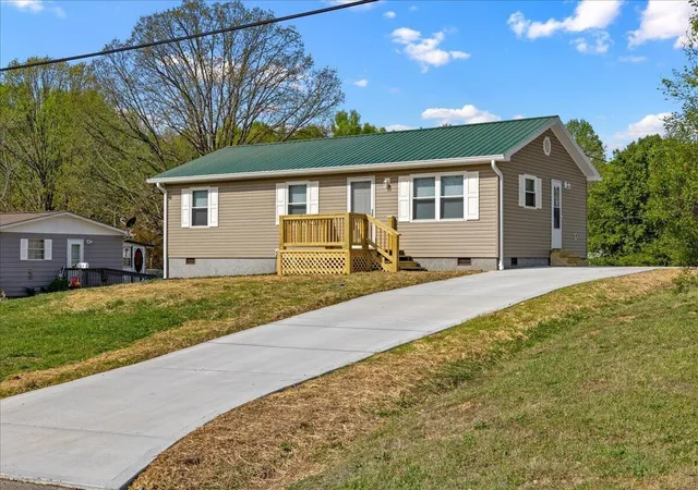 Homes for sale in Etowah, TN | 400 N Iowa Avenue, Etowah, TN 37331 | MLS# 3223270
