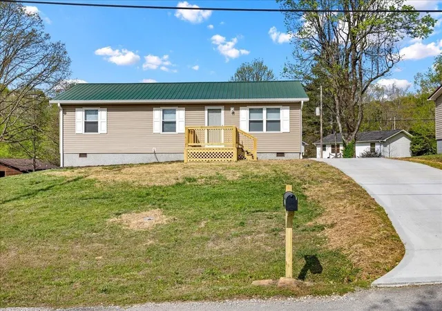 Homes for sale in Etowah, TN | 400 N Iowa Avenue, Etowah, TN 37331 | MLS# 3223270
