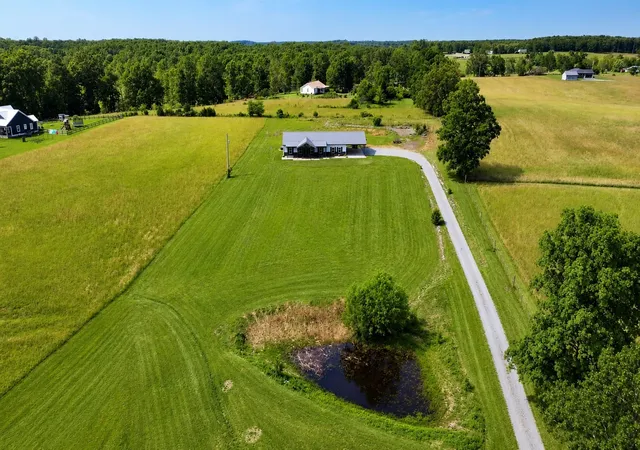 3rd image of 202 Rocky Dr, Dickson, TN 37055 | MLS# 3176667