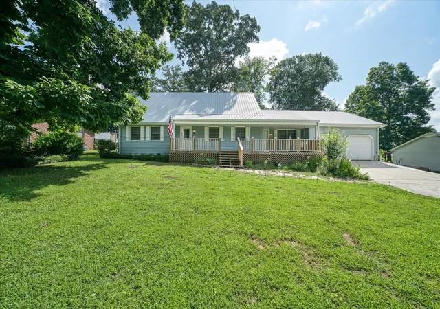 Homes for sale in Sparta, TN | 221 Magnolia Rd, Sparta, TN 38583 | MLS# 3171571