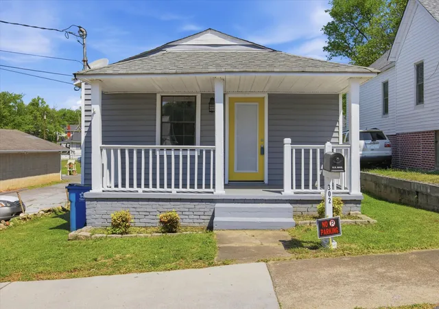 1st image of 302 E Gordon Avenue, Rossville, GA 30741 | MLS# 3301755