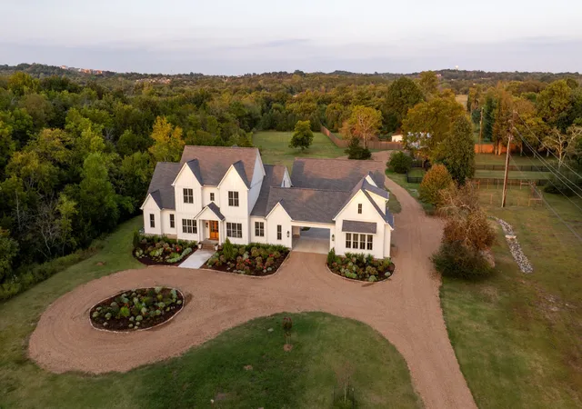 Photo 2 of Mansion for sale at 9944 Maupin Rd, Brentwood, TN 37027 | MLS# 3186759 | Listing updated on 2026-07-31