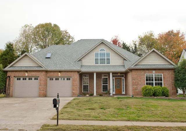1st image of 950 Willow Cir, Clarksville, TN 37043 | MLS# 3173343