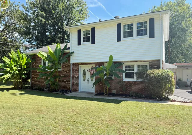 Photo 1 of Single family home for sale at 1834 Greerson Ct, Murfreesboro, TN 37130 | MLS# 3173213 | Listing updated on 2026-08-01
