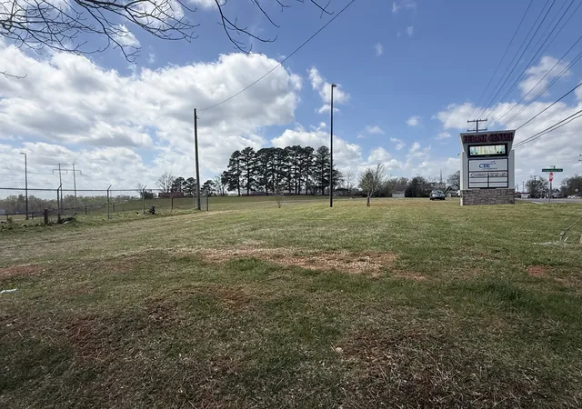 Photo 1 of Land for sale at 350 Dover Rd, Clarksville, TN 37042 | MLS# 3173403 | Listing updated on 2026-09-12