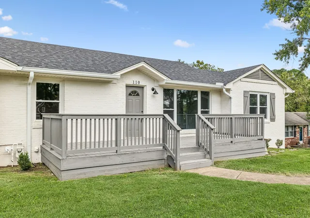 Photo 2 of Single family home for sale at 110 S Laurel Cir, Columbia, TN 38401 | MLS# 3175531 | Listing updated on 2026-05-26