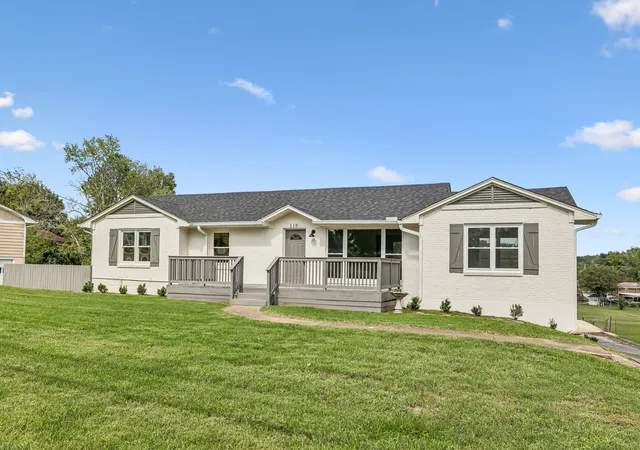 Photo 3 of Single family home for sale at 110 S Laurel Cir, Columbia, TN 38401 | MLS# 3175531 | Listing updated on 2026-05-26