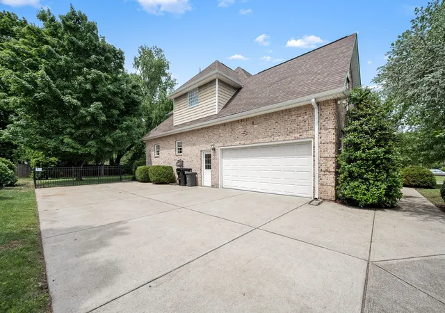 Photo 3 of Single family home for sale at 3035 Twisted Oak Dr, Murfreesboro, TN 37129 | MLS# 3186708 | Listing updated on 2026-10-01