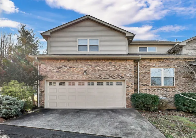Homes for sale in Clarksville, TN | 428 Country Club Ct, Clarksville, TN 37043 | MLS# 3173586