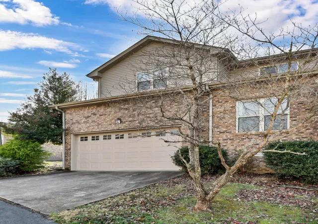 Homes for sale in Clarksville, TN | 428 Country Club Ct, Clarksville, TN 37043 | MLS# 3173586