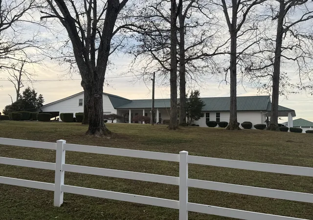 Homes for sale in Waverly, TN | 321 Bellview Rd, Waverly, TN 37185 | MLS# 3189488