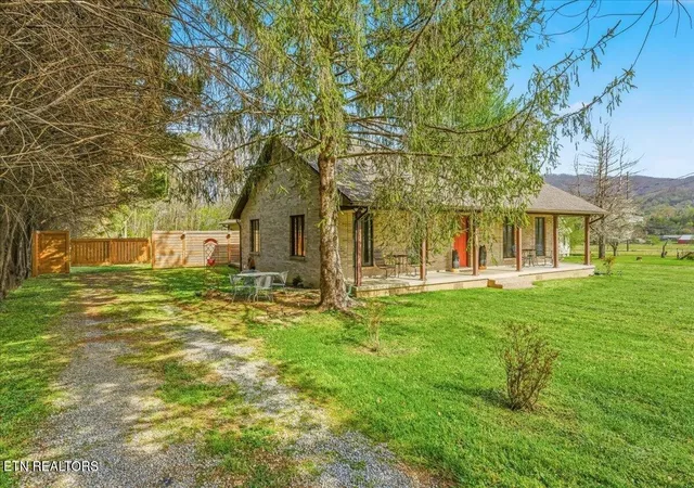Photo 2 of Single family home for sale at 3120 Wears Dr, Sevierville, TN 37862 | MLS# 3173684 | Listing updated on 2026-08-19