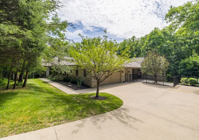 Photo 4 of Single family home for sale at 1003 Champion Hills Dr, Kingston Springs, TN 37082 | MLS# 3232467 | Listing updated on 2026-10-06