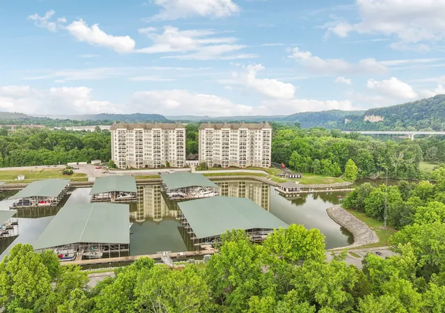 Listing Photo 1 - Condo for sale in building located at 400 Warioto Wy, Ashland, TN 37015 - Unit #309