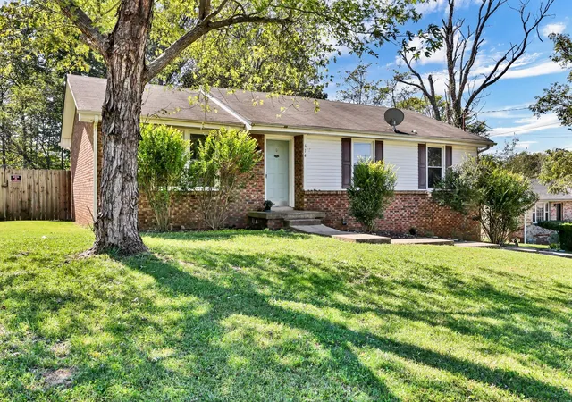 Photo 1 of Single family home for sale at 614 Cayce Dr, Clarksville, TN 37042 | MLS# 3178299 | Listing updated on 2026-07-06