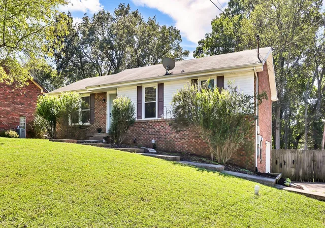 Photo 3 of Single family home for sale at 614 Cayce Dr, Clarksville, TN 37042 | MLS# 3178299 | Listing updated on 2026-07-06