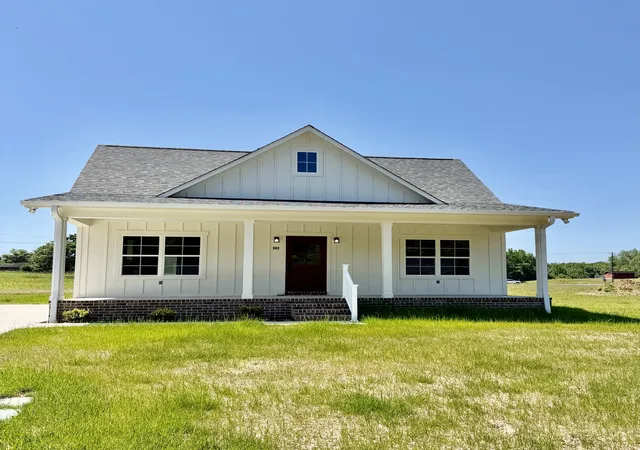 Homes for sale in Lawrenceburg, TN | 909 Hickory St, Lawrenceburg, TN 38464 | MLS# 3173831