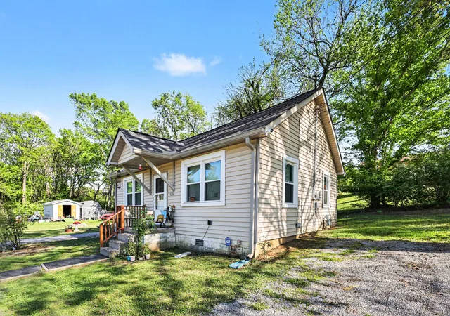 Photo 2 of Single family home for sale at 106 Morgan Springs Rd, Columbia, TN 38401 | MLS# 3174999 | Listing updated on 2026-04-22