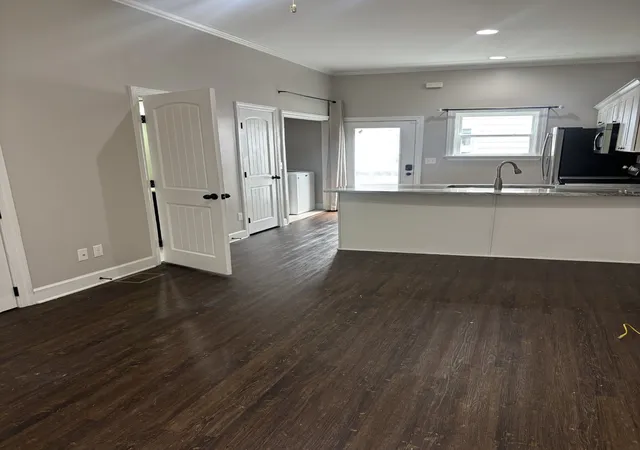 Listing Photo 4 - Condo for sale in building located at 1020b 40th Ave N, Nashville, TN 37209