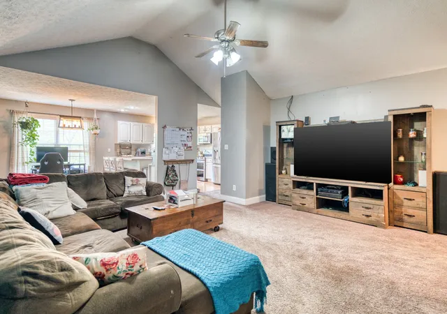 Homes for sale in Hopkinsville, KY | 781 Claw Ct, Hopkinsville, KY 42240 | MLS# 3175043