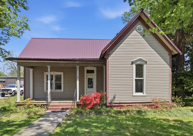 Photo 1 of Single family home for sale at 211 Se Atlantic St, Tullahoma, TN 37388 | MLS# 3176102 | Listing updated on 2026-08-31