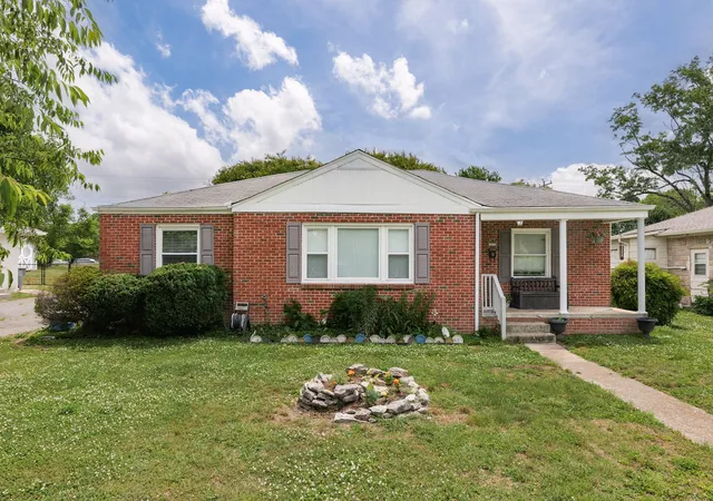 Homes for sale in Fayetteville, TN | 917 3Rd Ave, Fayetteville, TN 37334 | MLS# 3175654