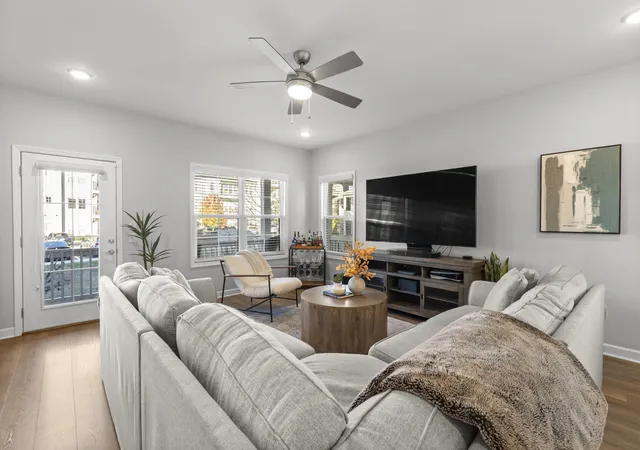 Photo 2 of Single family home for sale at 614 Parkvue Pl Dr, Nashville, TN 37221 | MLS# 3248306 | Listing updated on 2026-09-02