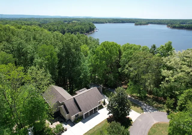 1st image of 105 W Paradise Dr, Winchester, TN 37398 | MLS# 3175557