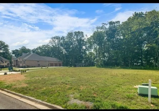 Photo 2 of Sale Pending at 866 Shady Blf Trl, Clarksville, TN 37043 | MLS# 3175863 | Listing updated on 2026-10-06