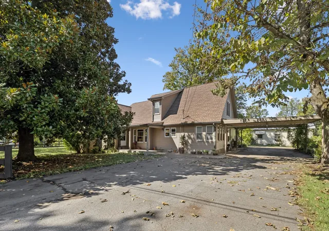 Photo 4 of Single family home for sale at 701 Hafner Rd, Charlotte, TN 37036 | MLS# 3175816 | Listing updated on 2026-09-04