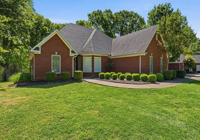 2nd image of 920 Hillcrest St, Lawrenceburg, TN 38464 | MLS# 3175880