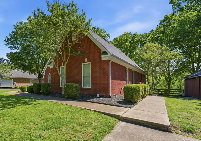 4th image of 920 Hillcrest St, Lawrenceburg, TN 38464 | MLS# 3175880