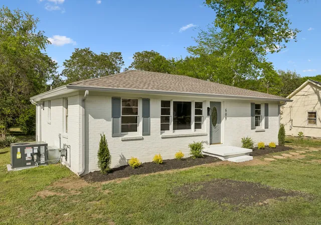 Photo 1 of Single Family Residence at 609 East 11th St, Columbia, TN 38401 | MLS# 3175917 |  | Sold on 2026-08-10